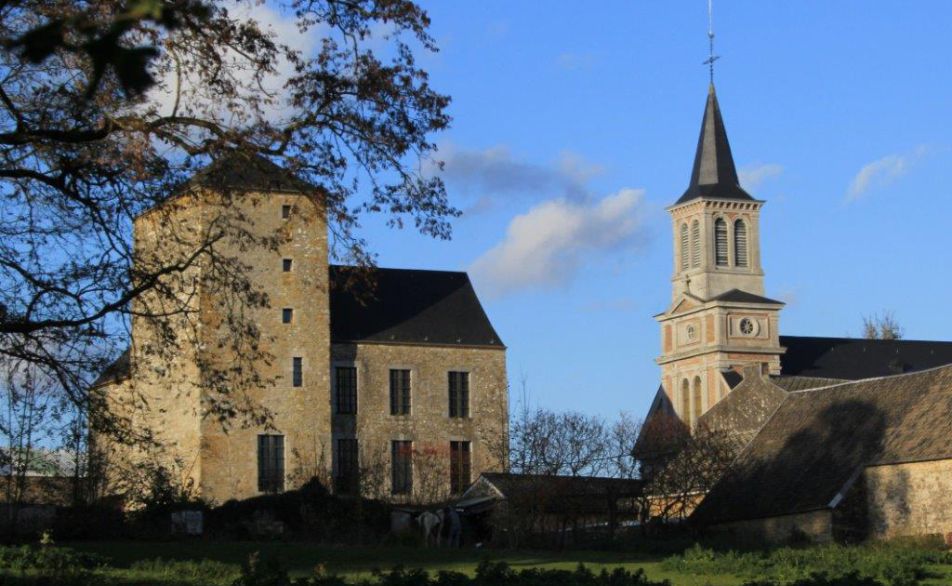 La tour de justice et l’église de Ouffet